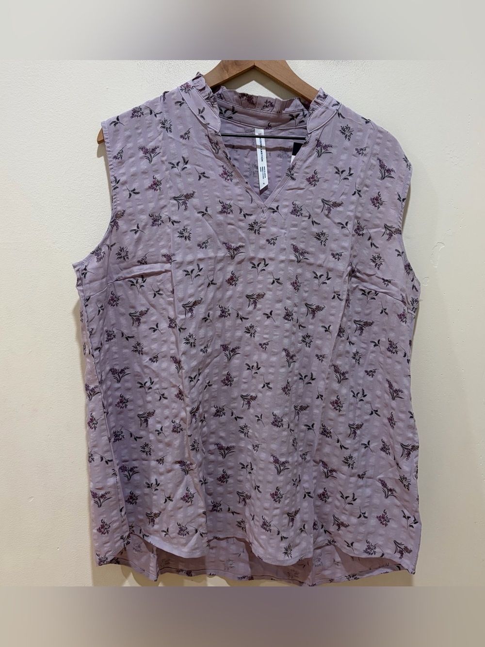 NWT Modern Ambition EcoVera Ruffle Collar Sleeveless Top Lilac Purple Floral Top